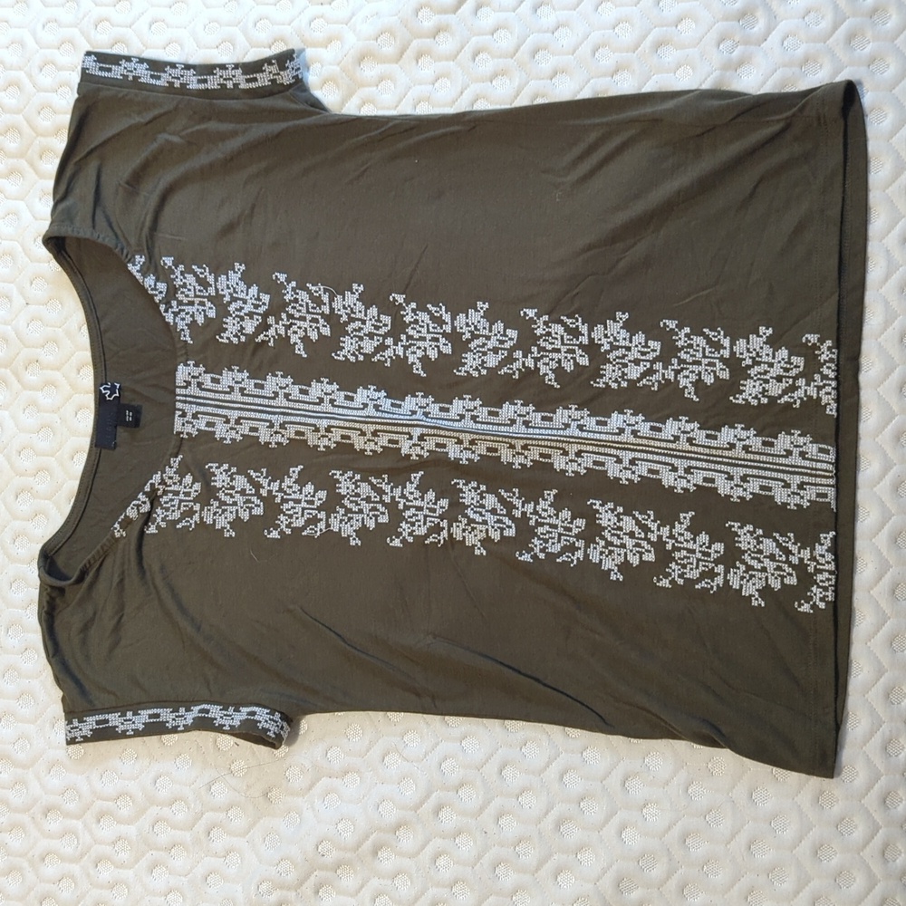 Embroidered tee shirt